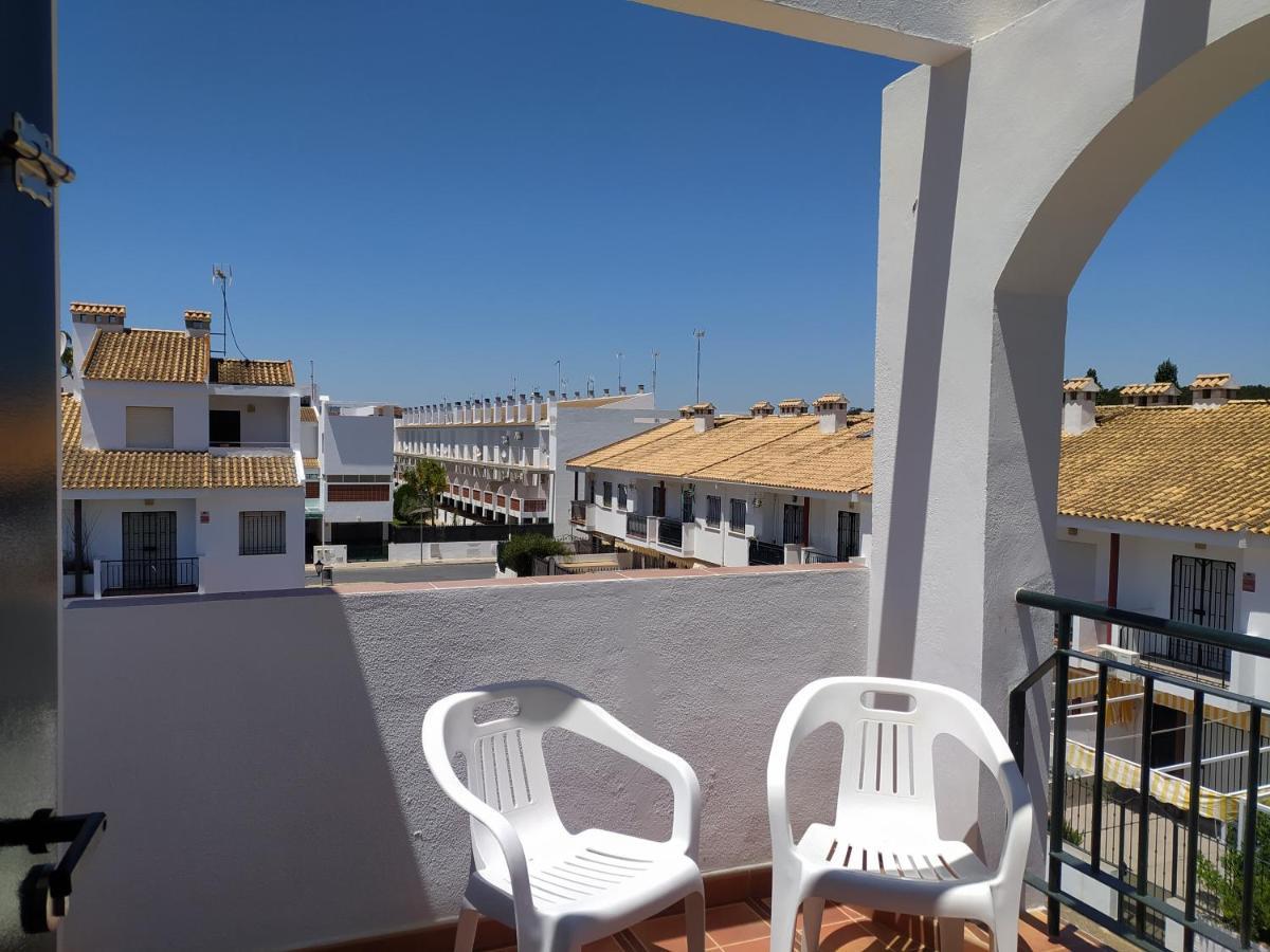 Gran Adosado De Esquina Muy Cerca De La Playa En La Antilla * Huelva