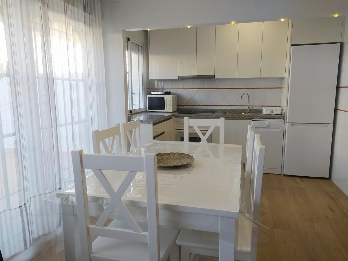Gran Adosado De Esquina Muy Cerca De La Playa En La Antilla Holiday home Huelva